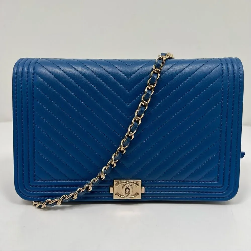 CHANEL Boy Chanel V-Stitched Lambskin Chain Wallet in Blue